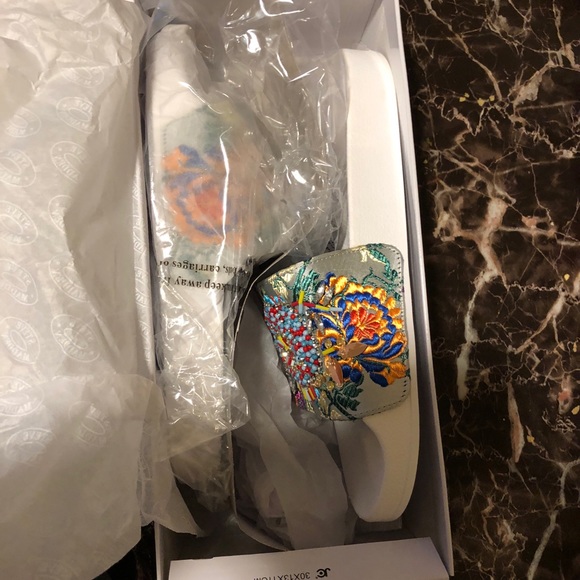 ❌ SOLD ❌ NEW Steve Madden Slides - Picture 5 of 5
